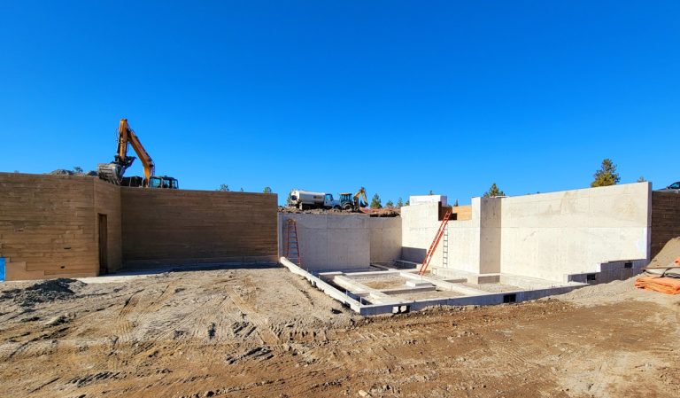 Concrete retaining wall contractors