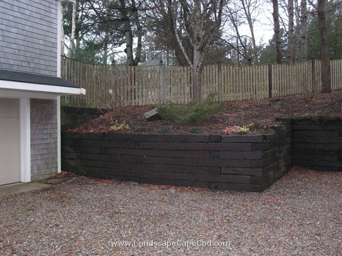 Railroad retaining wall