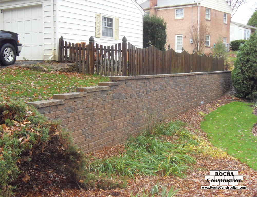 Railroad retaining wall